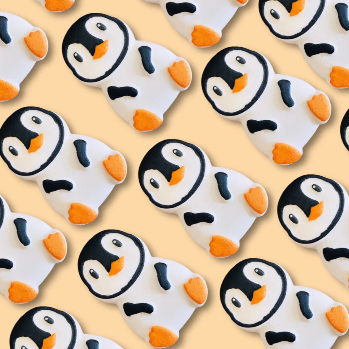 Penguin (Raspberry Candyfloss) Bath Bomb